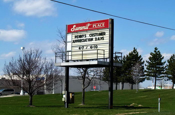 Summit Place Mall (Pontiac Mall) - Early 2000S